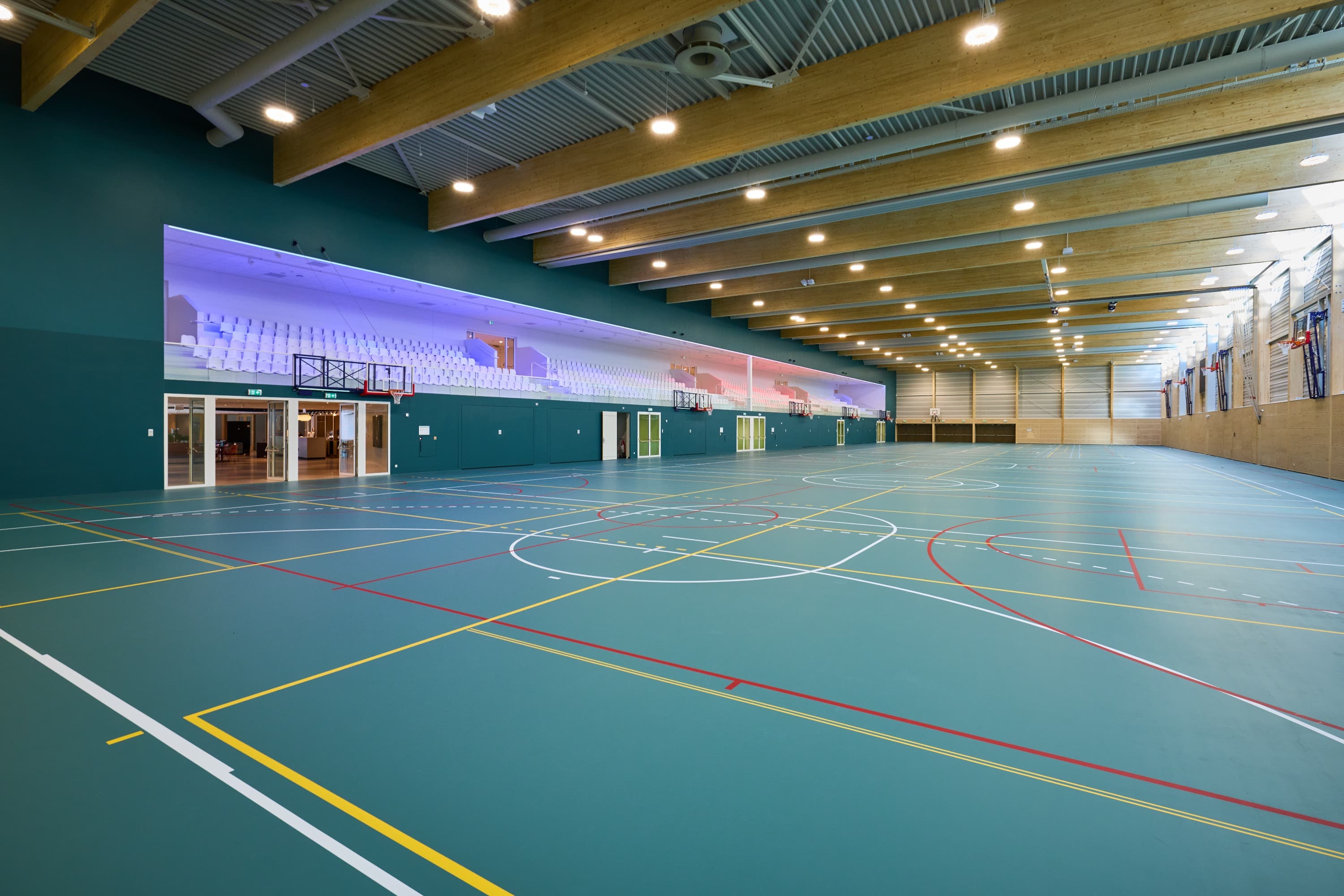 De gerenoveerde sporthal van Merwestein.